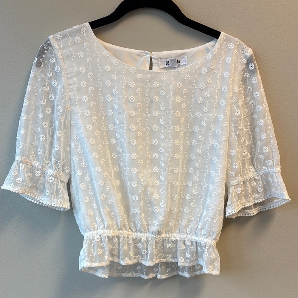 BB Dakota XS White Flutter Sleeve Blouse